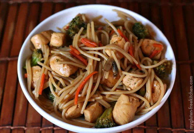 Gluten-free Chicken Lo Mein with veggies