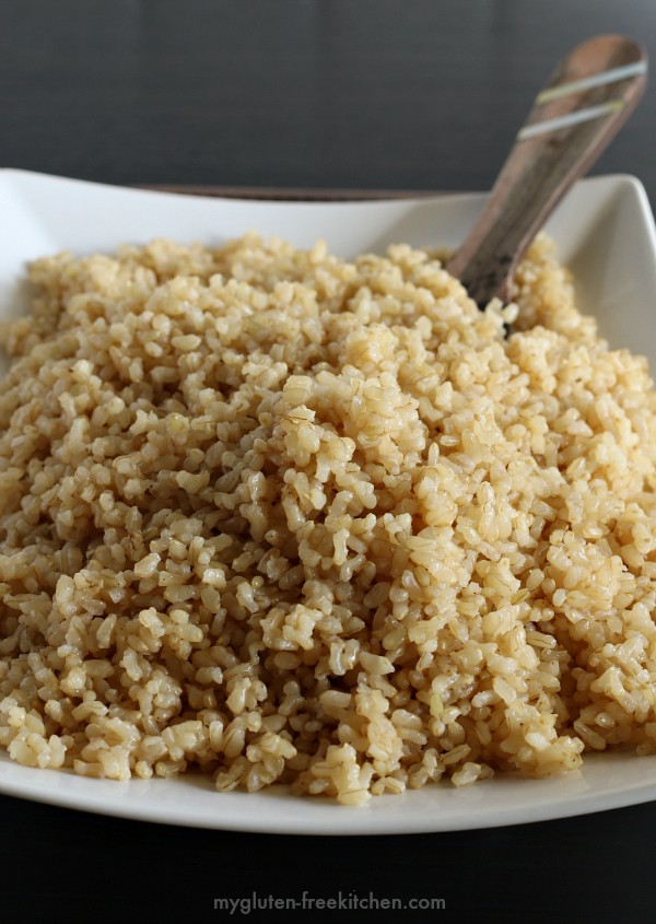 Easy Baked Brown Rice. Such an easy recipe to go along with your gluten-free main dishes. 