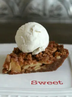 Gluten-free Apple Pie with Snickerdoodle Cookie Streusel. This recipe is a cross between a pie and a crisp and soooo amazing!