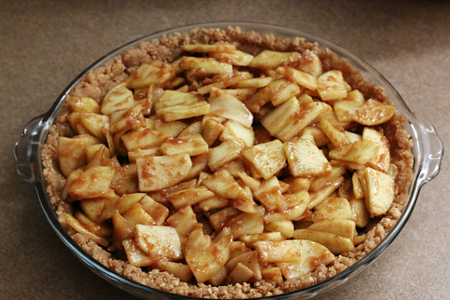 Unbaked gluten-free apple pie streusel