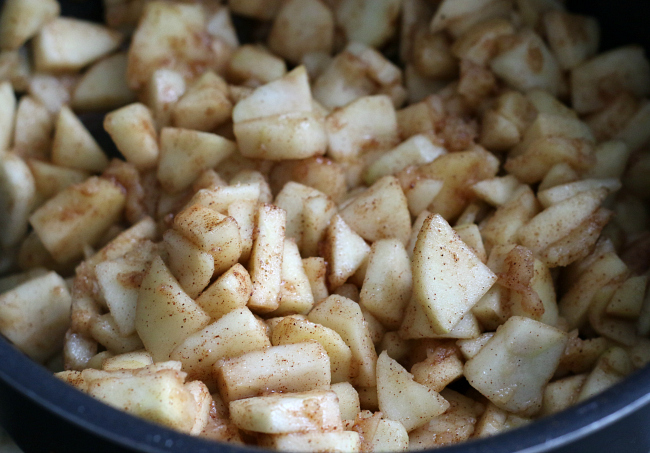 Sliced apples for gluten-free apple crisp