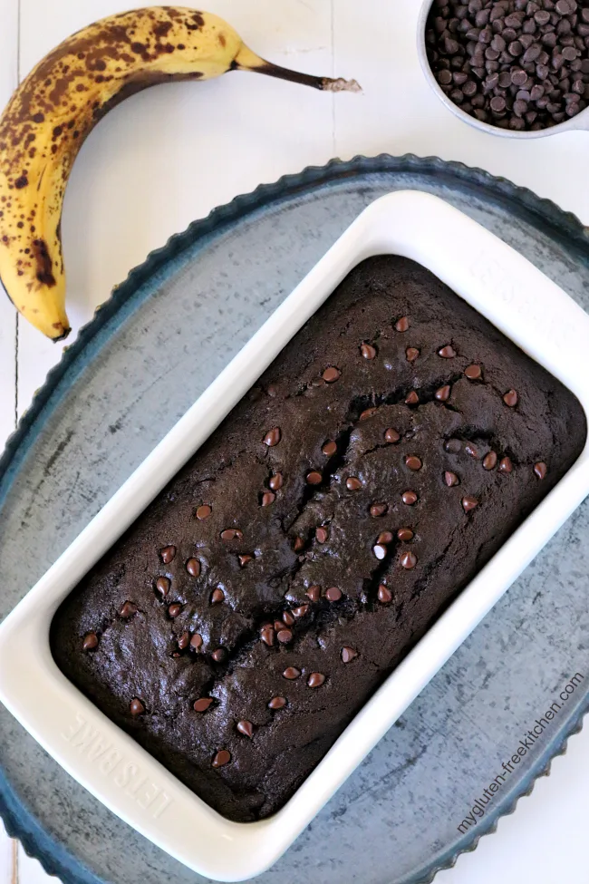 Flourless Chocolate Banana Cake (Paleo, Gluten-free + Vegan option) |  Recipe | Chocolate banana cake, Banana cake, Chocolate banana muffins