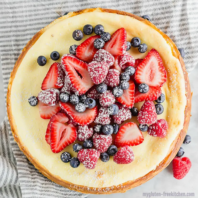 Gluten-free Cheesecake with berries 