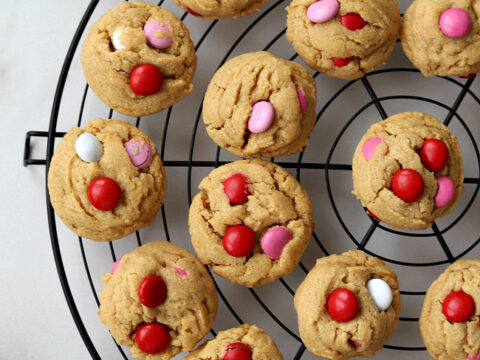 Peanut Butter M&M Cookies - SO good and easy to make!