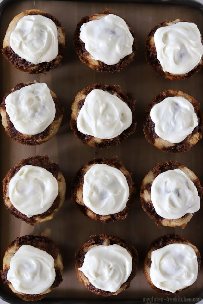 12 gluten-free cinnamon muffins with cream cheese frosting